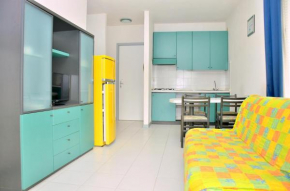 Colourful seaside flat with pool on the rooftop